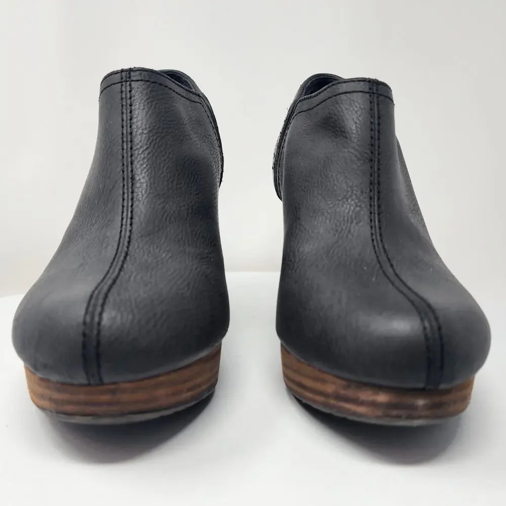 Dr. Scholl's Harlow Wedge Bootie Women 9 Wide Dark Brown w Perforated Heel